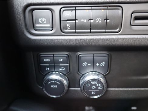 Used 2023 GMC Yukon XL SLT image 16