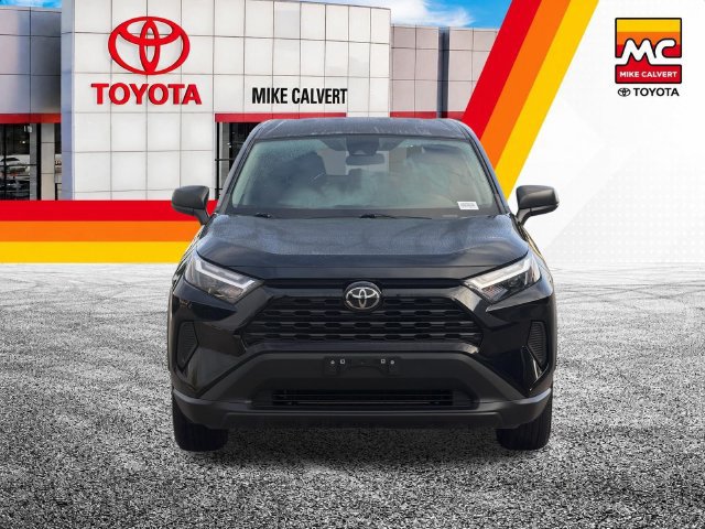 Used 2023 Toyota RAV4 LE FWD image 2