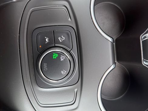 Used 2024 GMC Terrain SLE AWD/4WD image 15