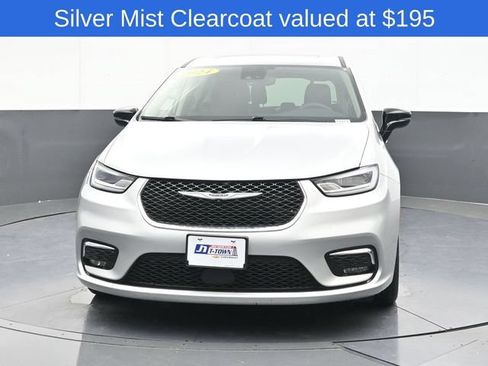 Used 2024 Chrysler Pacifica Limited FWD image 2