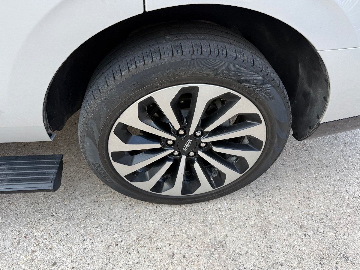 Used 2022 Lincoln Navigator Reserve AWD/4WD image 11