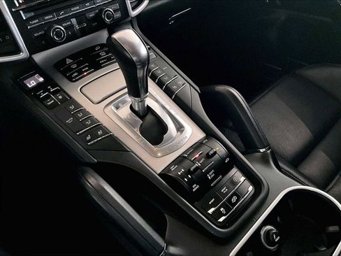 Used 2016 Porsche Cayenne Turbo image 20