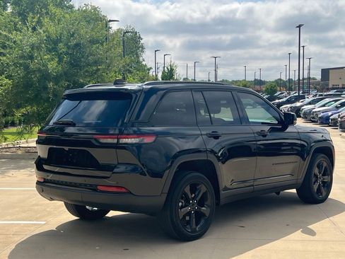 Used 2023 Jeep Grand Cherokee Altitude AWD/4WD image 12