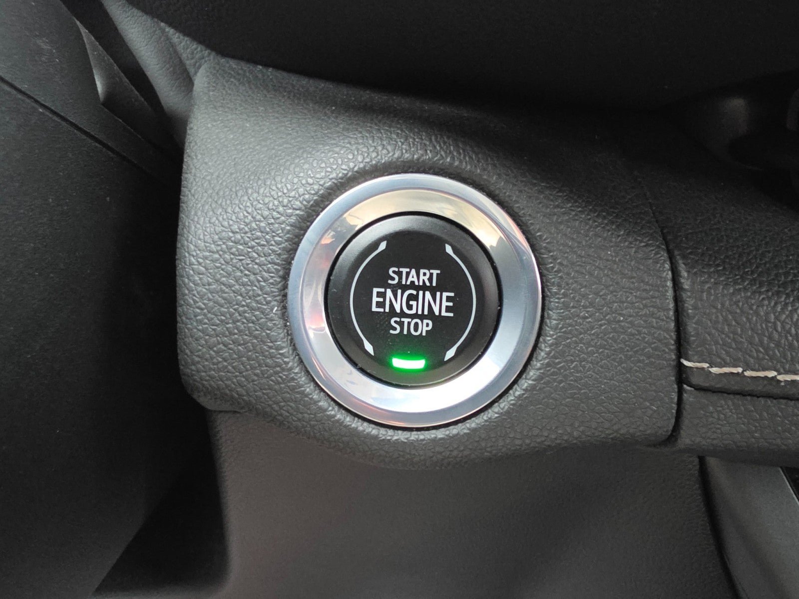 Used 2021 Buick Envision Essence w/ Technology Package I AWD/4WD image 54