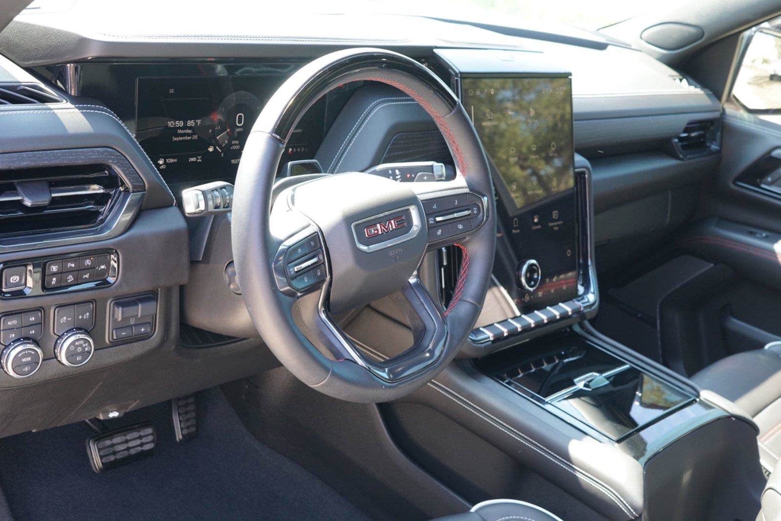 Used 2025 GMC Yukon AT4 Ultimate AWD/4WD image 9