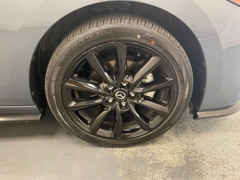 Certified 2025 MAZDA MAZDA3 Hatchback w/ Appearance Package AWD/4WD image 30