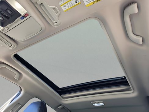 Used 2023 Subaru Forester Limited image 16