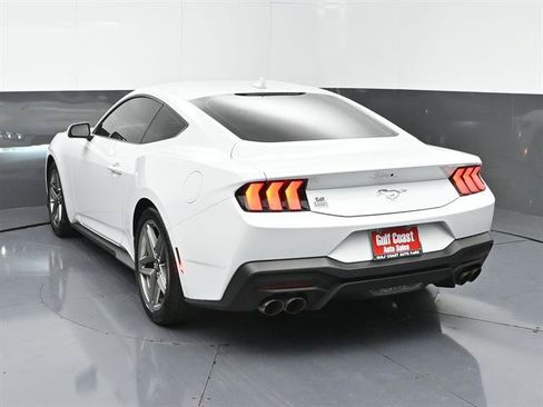 Certified 2025 Ford Mustang Coupe RWD image 4