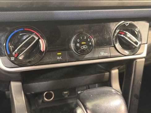 Used 2021 Kia Seltos S FWD image 18