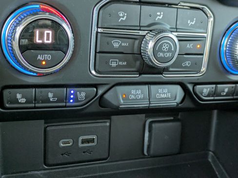 Used 2023 GMC Yukon SLT image 29