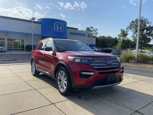 Used 2021 Ford Explorer Limited w/ Equipment Group 301A RWD image 2