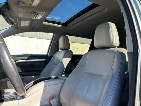 Used 2017 Toyota Highlander XLE image 15