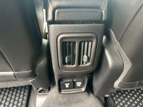 Used 2018 Jeep Compass Latitude w/ Popular Equipment Group image 11