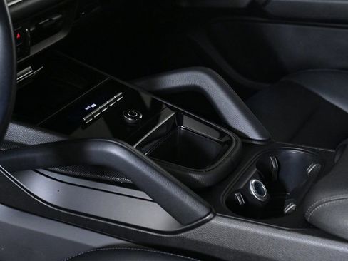 Used 2024 Porsche Cayenne image 26