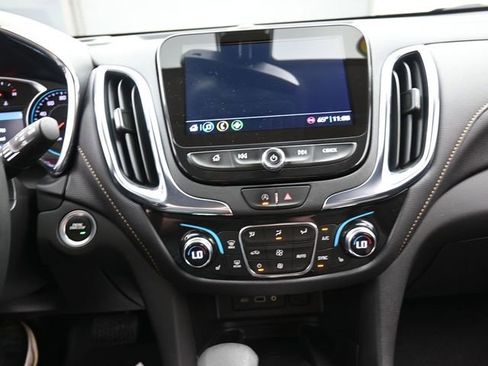 Used 2023 Chevrolet Equinox Premier image 10