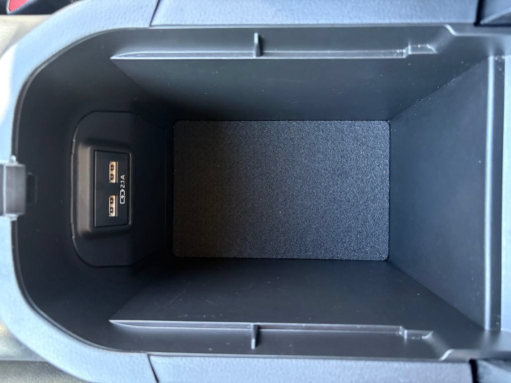 Used 2021 Toyota RAV4 XLE AWD/4WD image 28