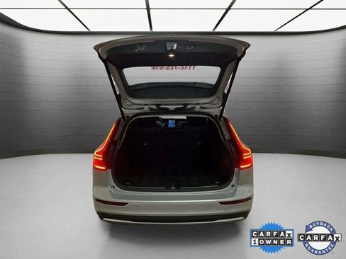Used 2025 Volvo V60 B5 Cross Country Plus image 7