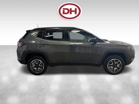 Used 2024 Jeep Compass Trailhawk w/ Trailhawk Elite Group AWD/4WD image 2