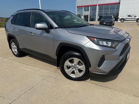 Used 2019 Toyota RAV4 LE w/ Carpet Mat Package AWD/4WD image 2