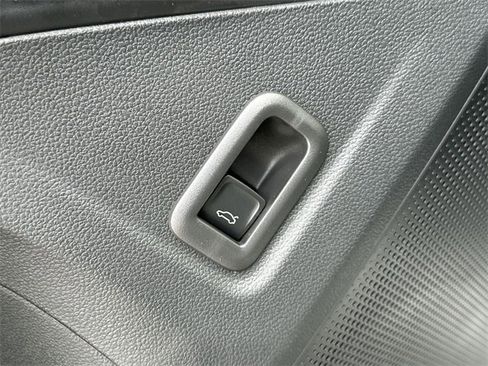 New 2026 Volkswagen Tiguan SE R-Line image 16