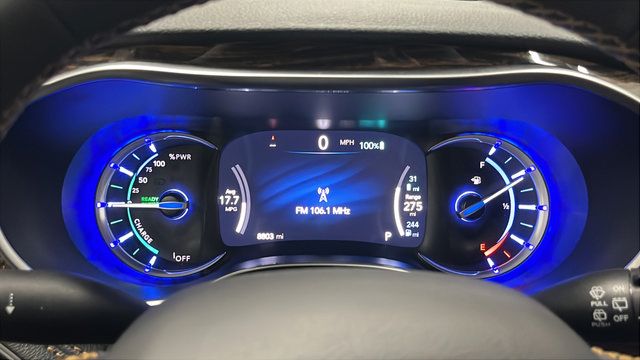 Used 2023 Chrysler Pacifica Pinnacle FWD image 17