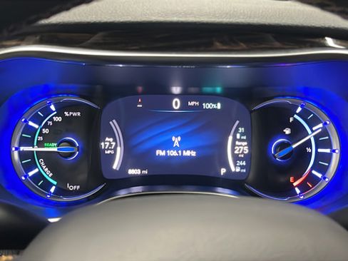 Used 2023 Chrysler Pacifica Pinnacle FWD image 17