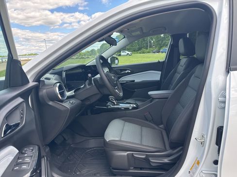 New 2026 Chevrolet Trax LT w/ LT Convenience Package FWD image 13