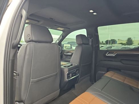 Used 2023 Chevrolet Silverado 1500 High Country w/ Technology Package AWD/4WD image 16