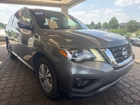 Used 2019 Nissan Pathfinder S AWD/4WD image 4