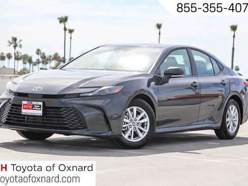 Used 2025 Toyota Camry LE image 1
