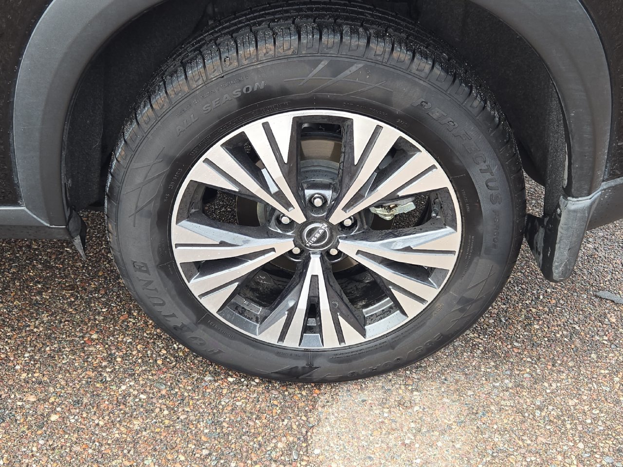 Used 2023 Nissan Rogue SV AWD/4WD image 16