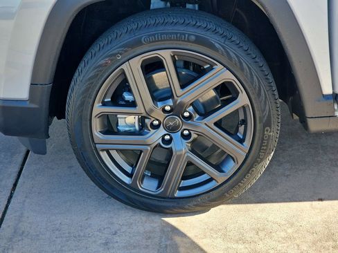 New 2026 Jeep Compass Latitude image 33