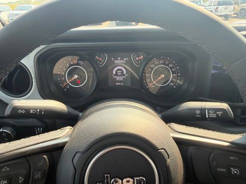 Used 2024 Jeep Gladiator Sport AWD/4WD image 13