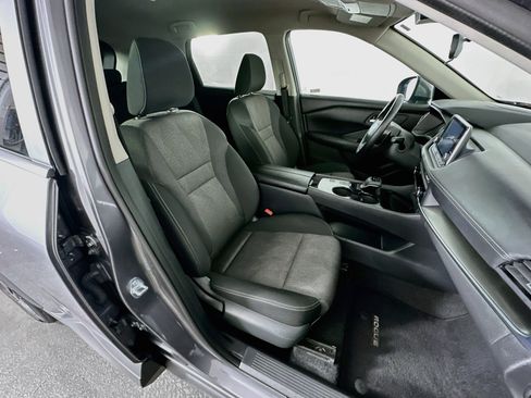 Used 2025 Nissan Rogue SV FWD image 30
