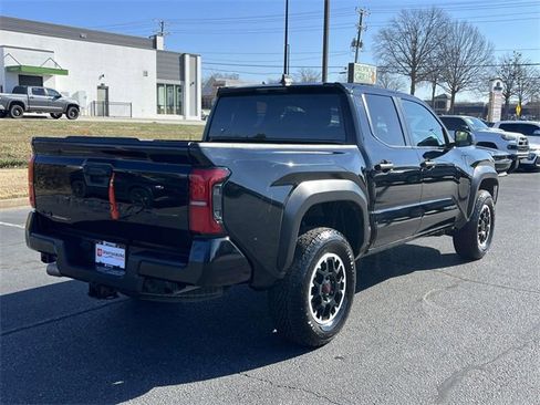 Used 2024 Toyota Tacoma TRD Off-Road image 3
