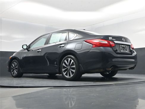 Used 2017 Nissan Altima 2.5 SV w/ Convenience Package image 21