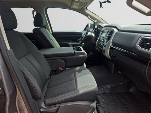 Used 2019 Nissan Titan SV AWD/4WD image 16