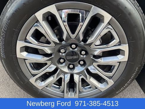 Used 2024 GMC Yukon XL Denali Ultimate AWD/4WD image 39