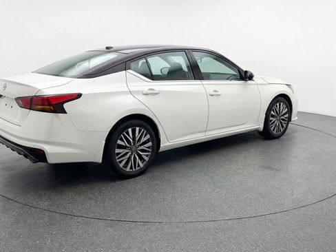 Used 2025 Nissan Altima 2.5 SV image 9