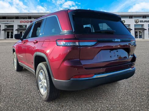 New 2025 Jeep Grand Cherokee Laredo w/ Luxury Tech Group I RWD image 6