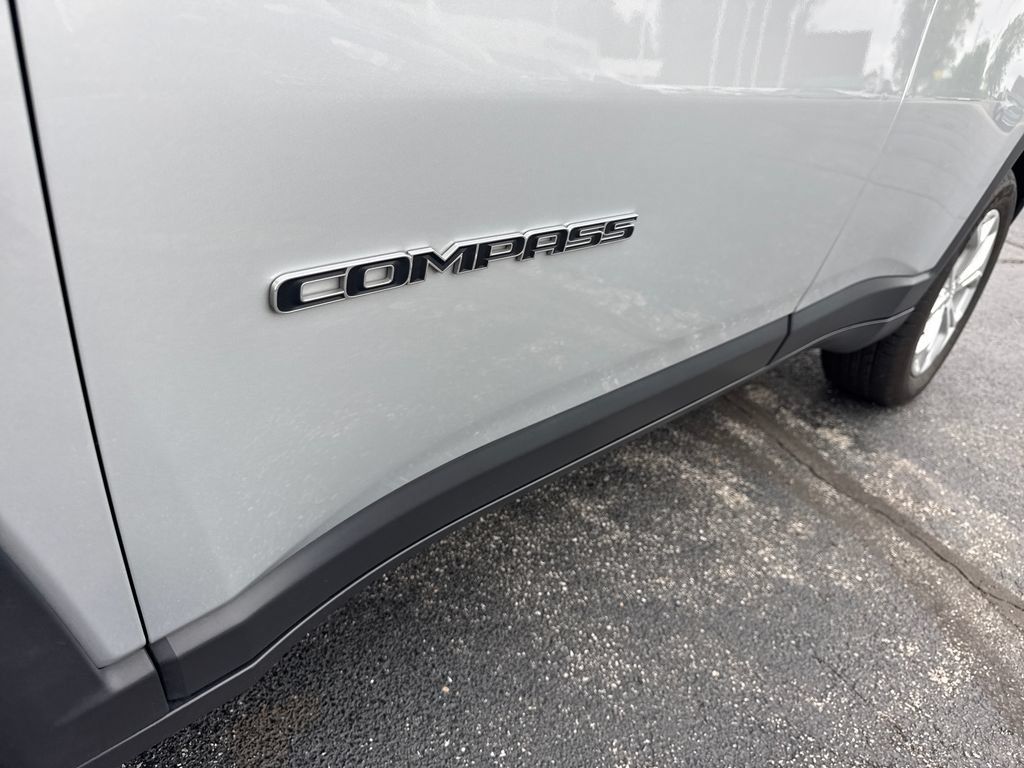 Used 2024 Jeep Compass Latitude AWD/4WD image 21