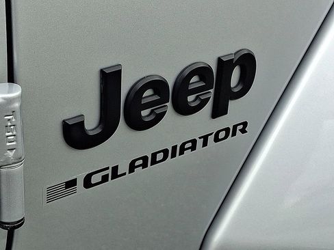 Used 2024 Jeep Gladiator Sport AWD/4WD image 30
