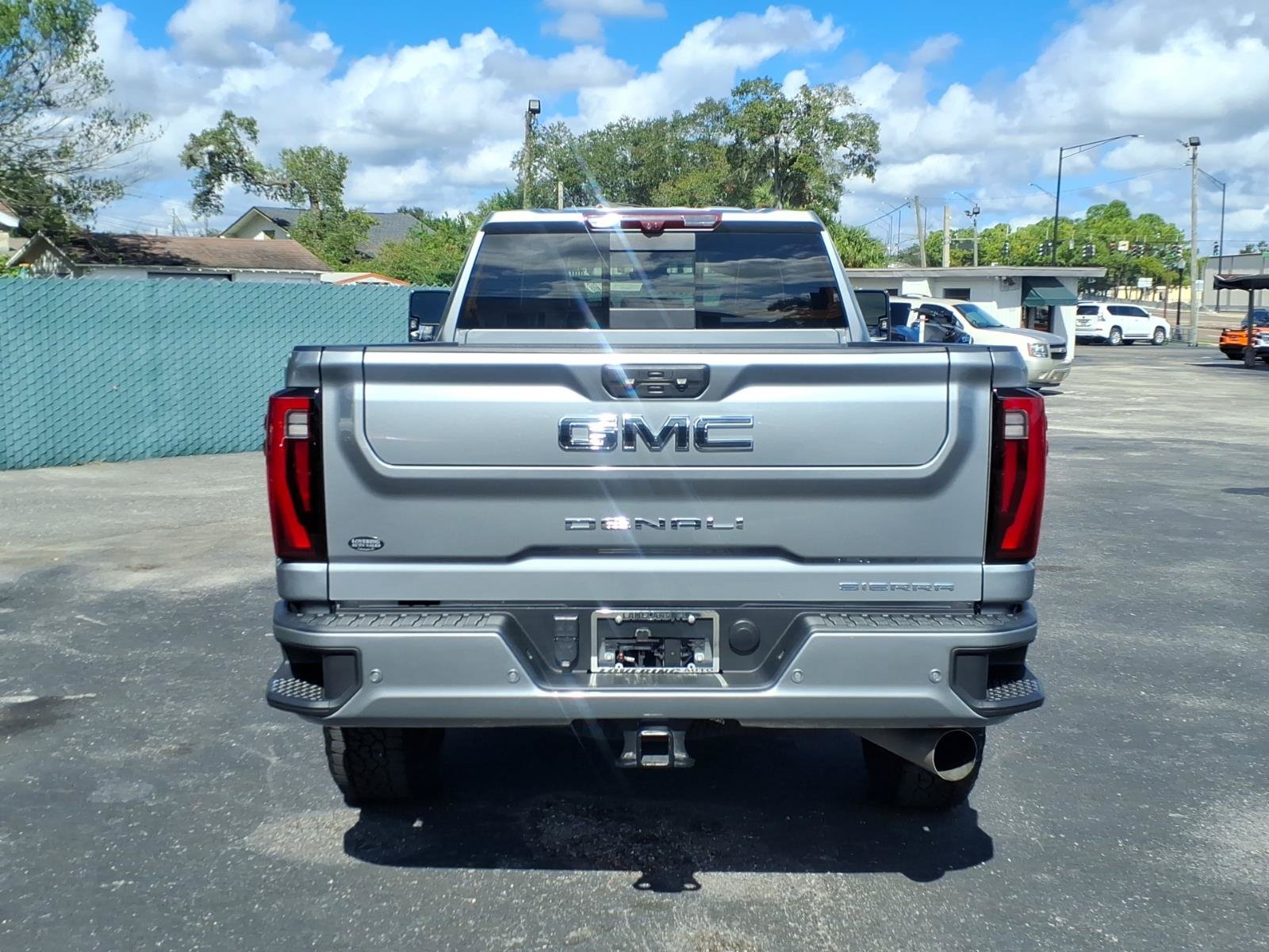 Used 2024 GMC Sierra 3500 Denali Ultimate AWD/4WD image 4