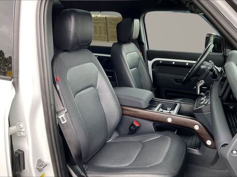 Used 2023 Land Rover Defender 110 X-Dynamic SE image 6