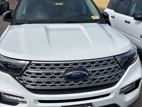 Certified 2022 Ford Explorer Limited w/ Class IV Trailer Tow Package image 2