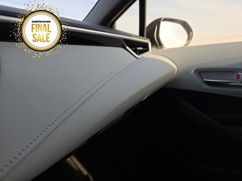 Used 2025 Toyota Corolla SE image 39