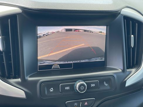 Used 2023 GMC Terrain SLE w/ Driver Convenience Package image 16