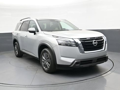 Used 2025 Nissan Pathfinder SV AWD/4WD image 1
