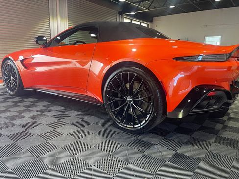 Used 2023 Aston Martin V8 Vantage ROADSTER image 4