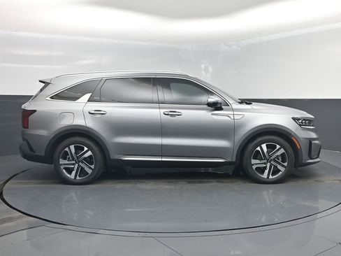 Used 2022 Kia Sorento SX Prestige w/ Panoramic Sunroof Package AWD/4WD image 2